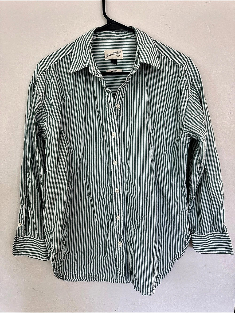 Universal Thread Women's Oversized Long Sleeve Collared Button-Down Shirt